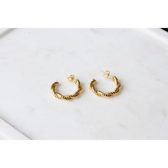18K Bold Twisted Hoops in Gold, Minimalist Earrings, Vintage Gold Hoops - Picture 4 of 6